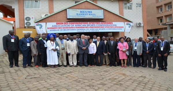 Photo de famille en compagnie de monsieur le ministre des sports et de l’éducation physique du Congo